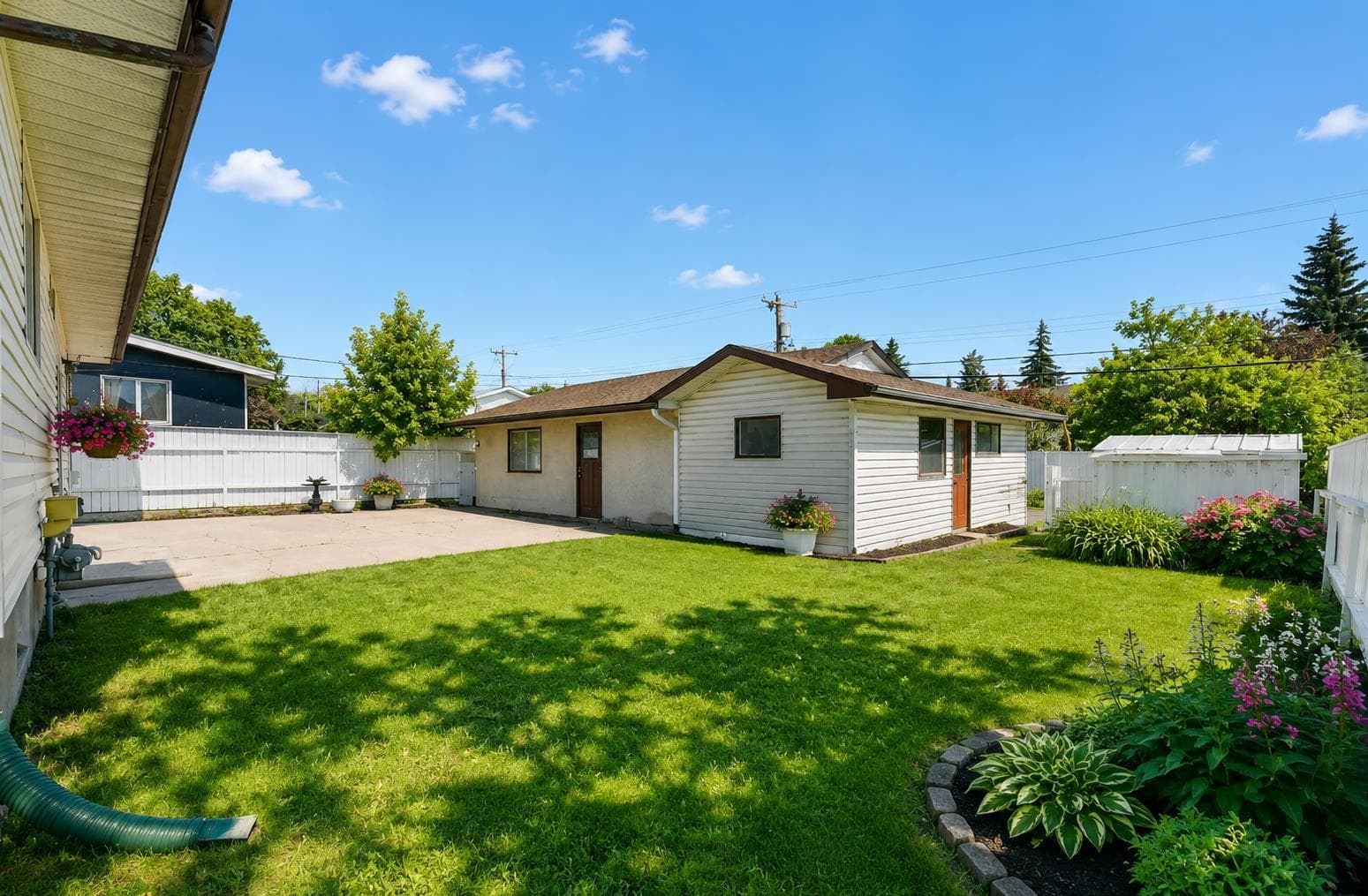 912 Stonehaven Road SW — photo 3