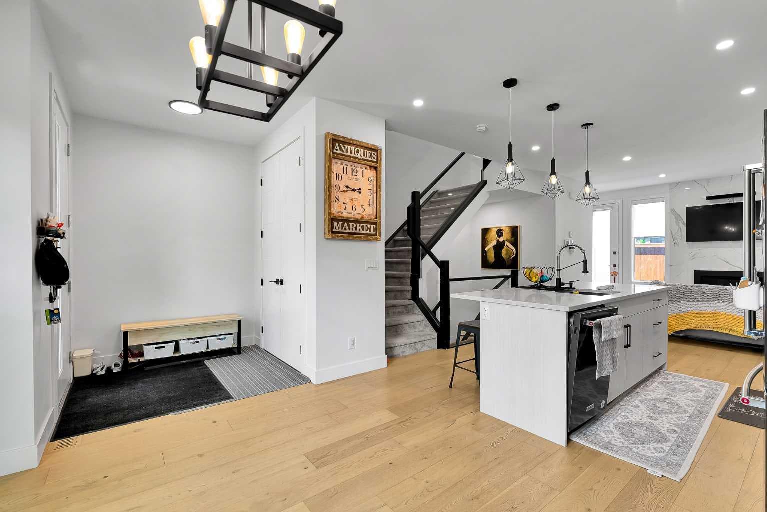 2106 6 Street NW — photo 5