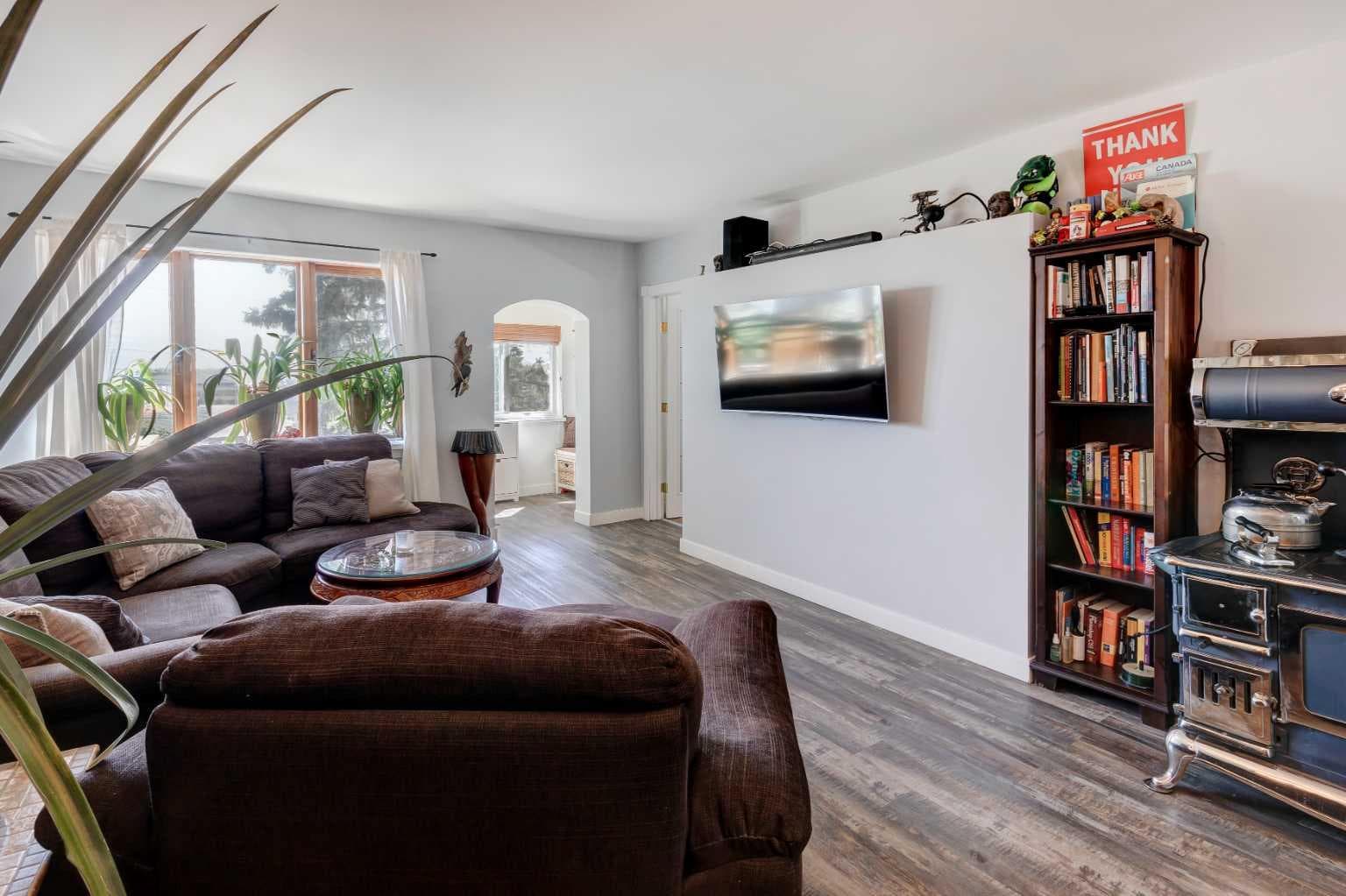 4007 Centre A Street NE — photo 4