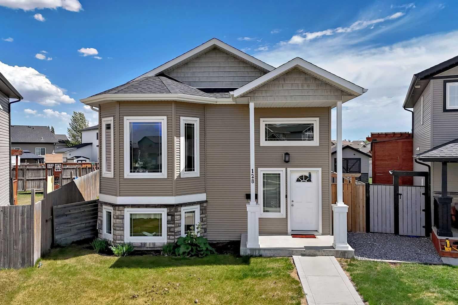 128 Almond Crescent — photo 1
