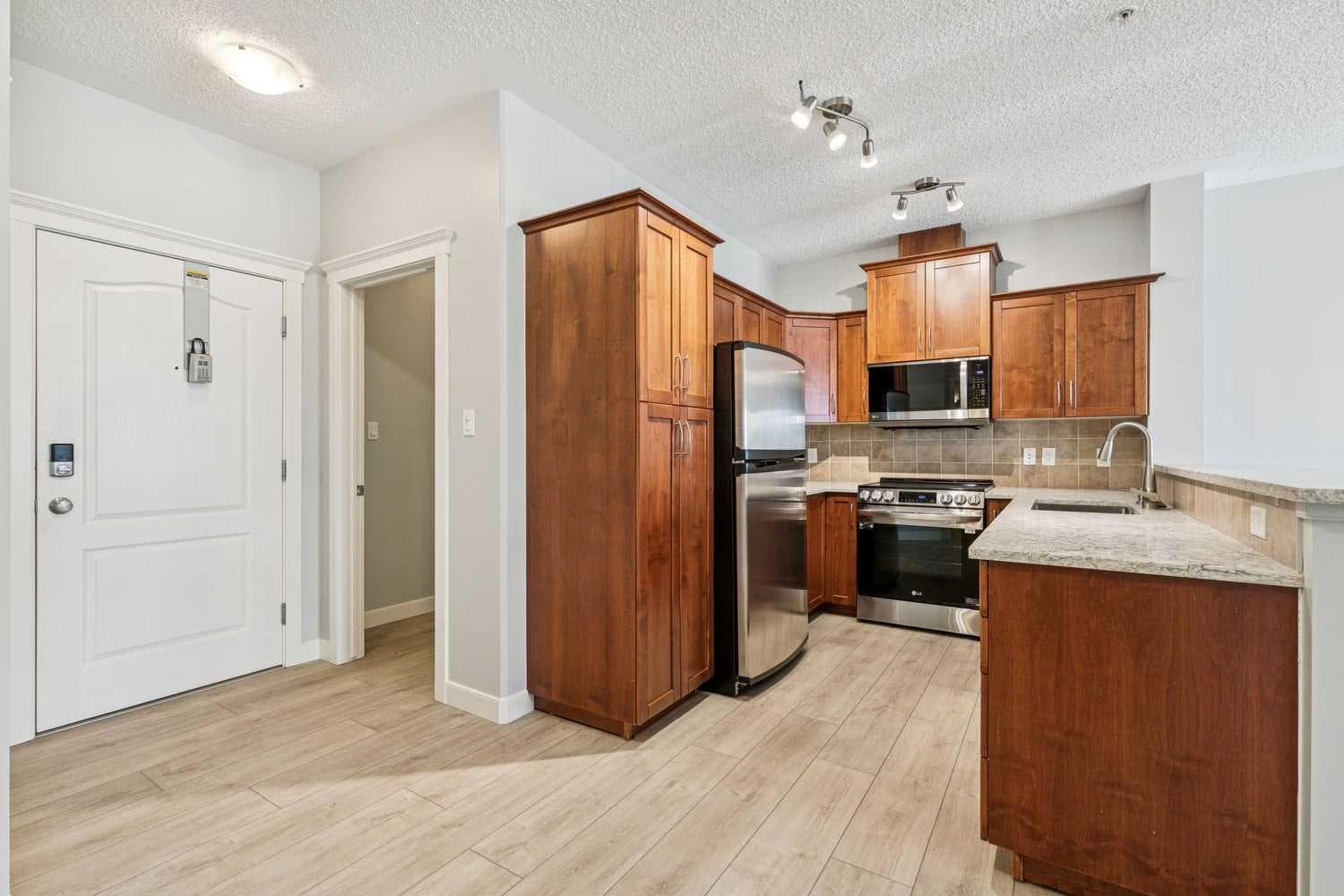 341, 20 Discovery Ridge Close SW — photo 4