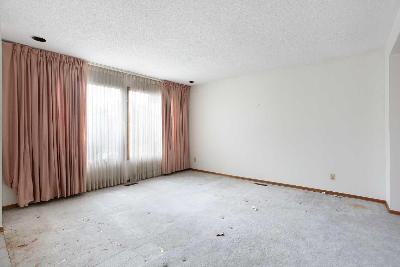 608 Aboyne Crescent NE — photo 2