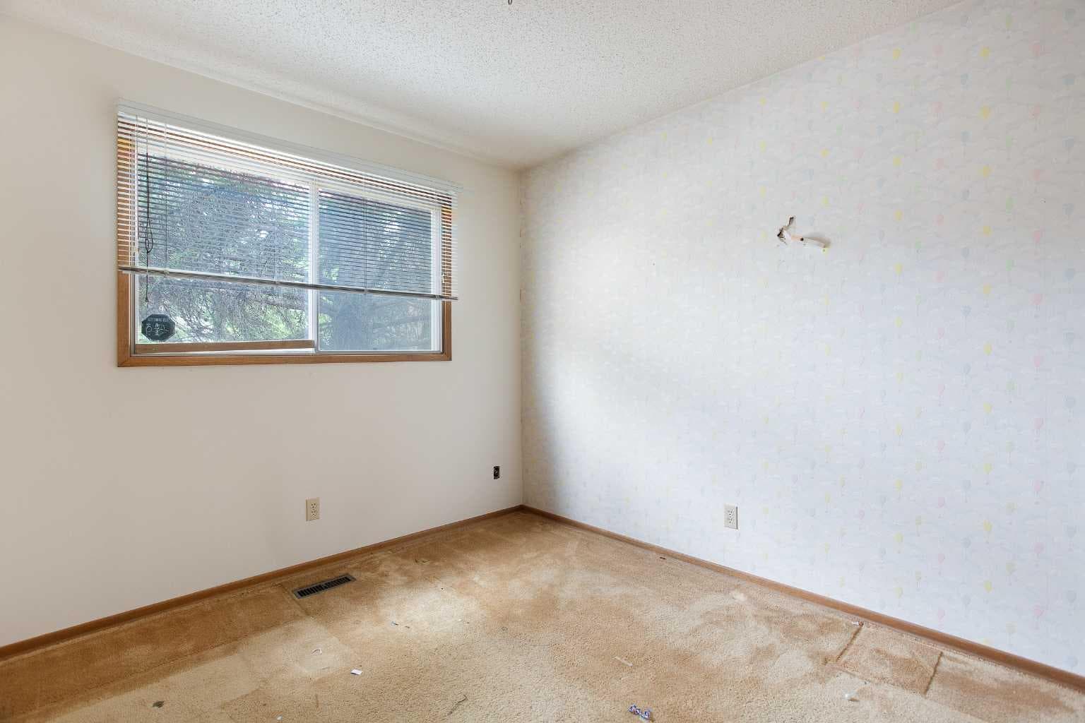 608 Aboyne Crescent NE — photo 4
