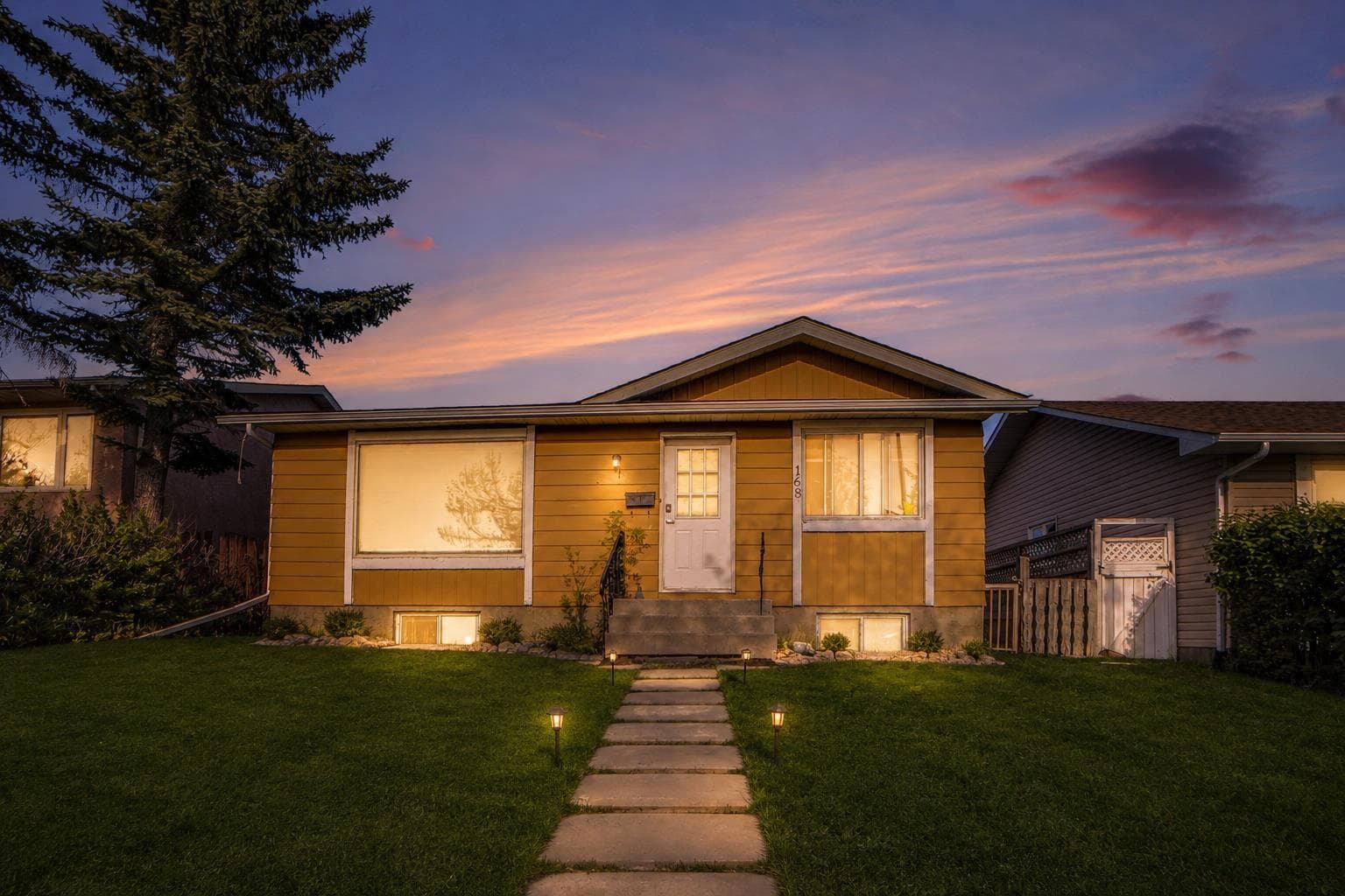 168 Castlebrook Drive NE — photo 1