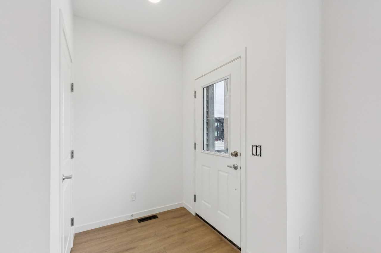 19 Emberside Park — photo 4