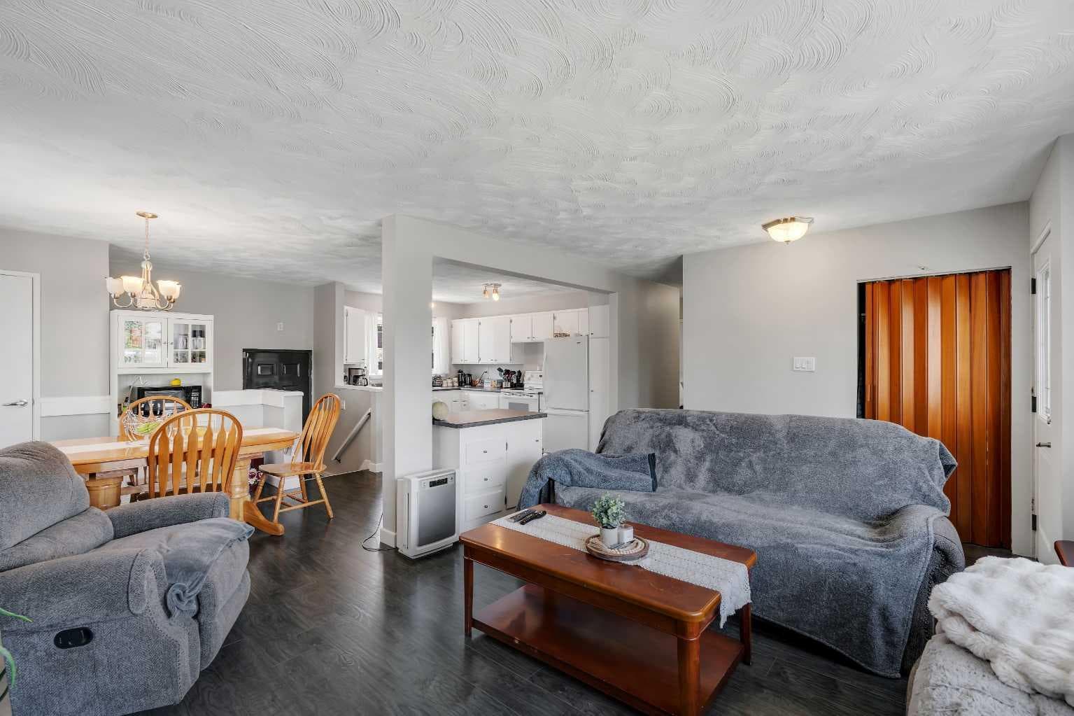 249 Acadia Drive SE — photo 4