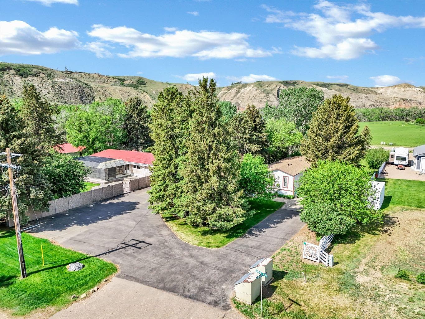 20 Josephine Avenue SW — photo 3
