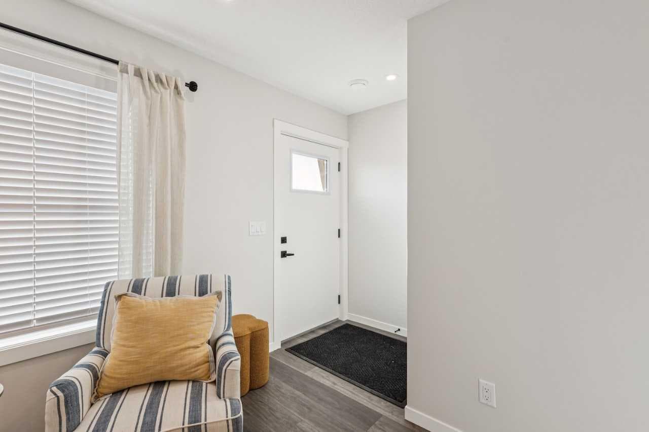 806, 135 Mahogany Parade SE — photo 3
