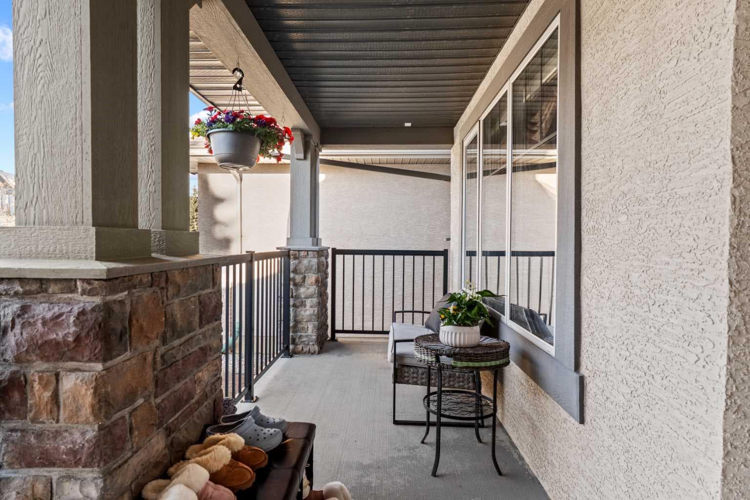 325 Discovery Ridge Way SW — photo 2