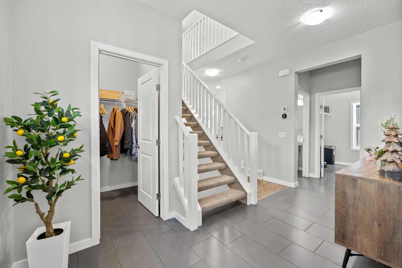 123 Masters Rise SE — photo 3