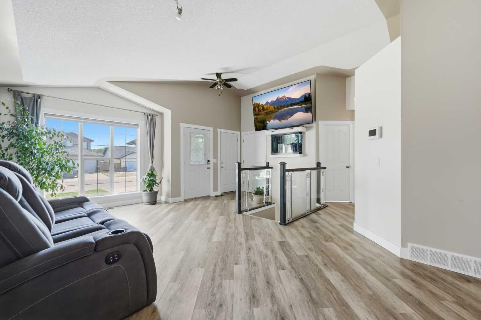 206 Highwood Village Place NW — photo 3