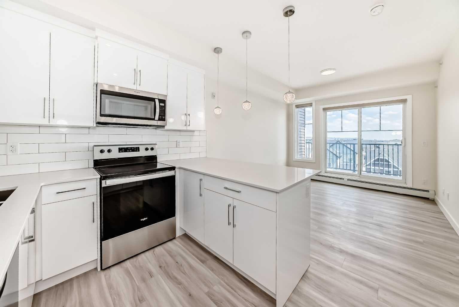 2406, 15 Skyview Point Crescent — photo 1