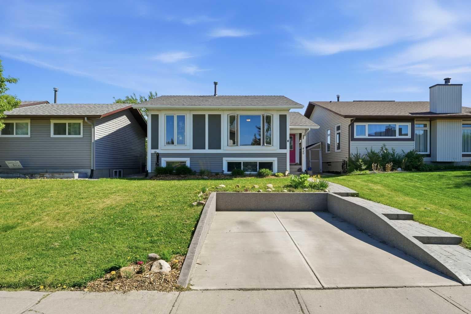 420 Summerwood Place SE — photo 1