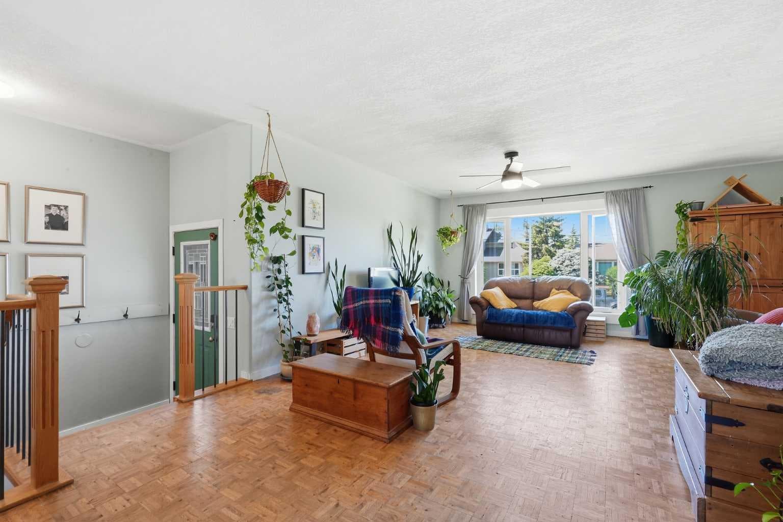 420 Summerwood Place SE — photo 2