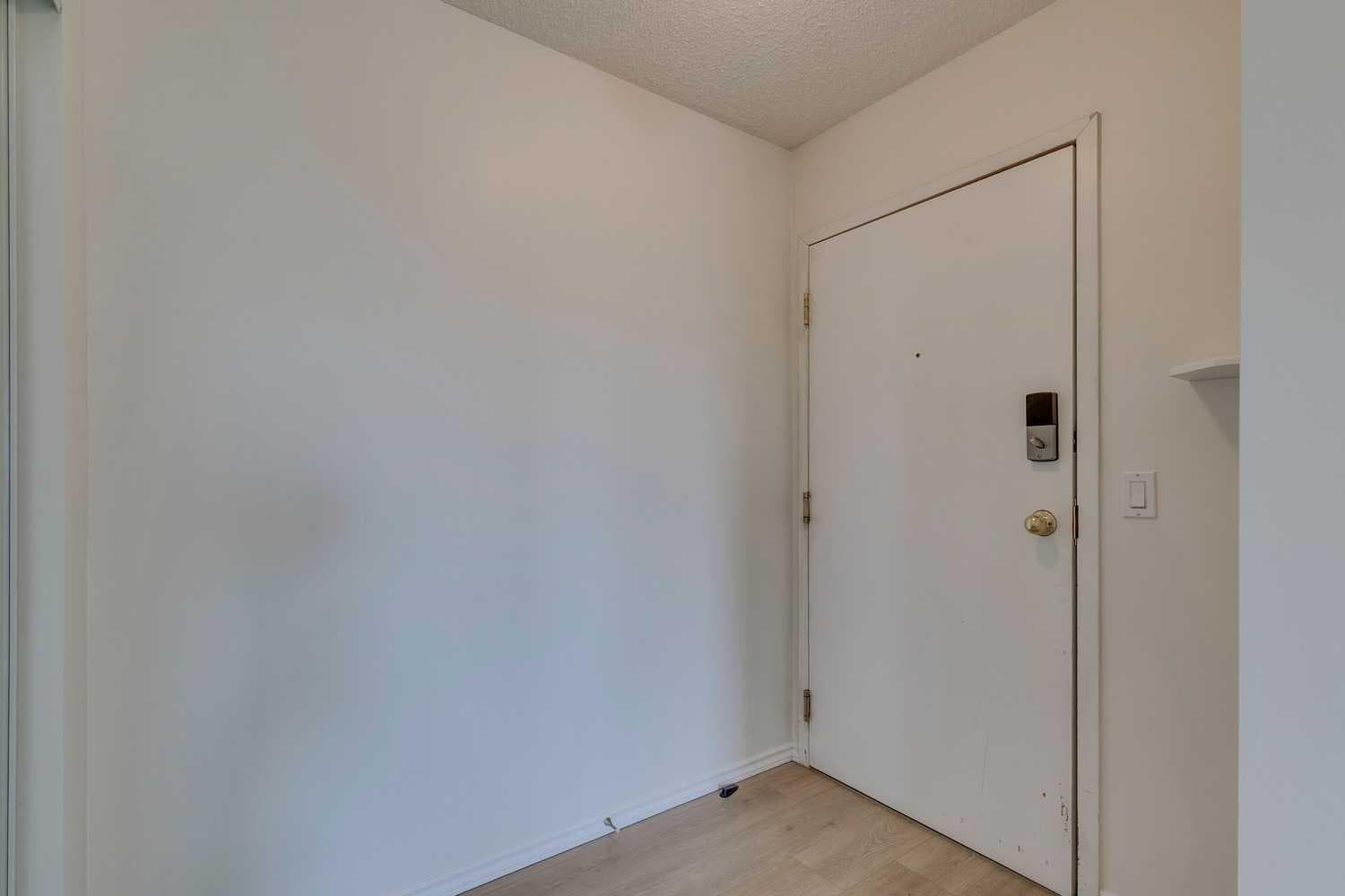301, 7301 Valleyview Park SE — photo 3