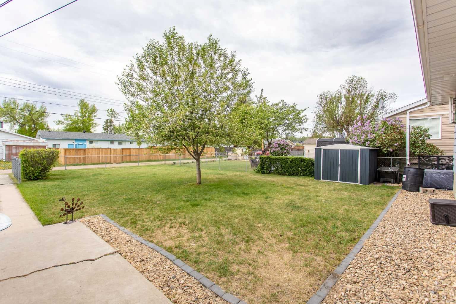 5709 49 Avenue — photo 3