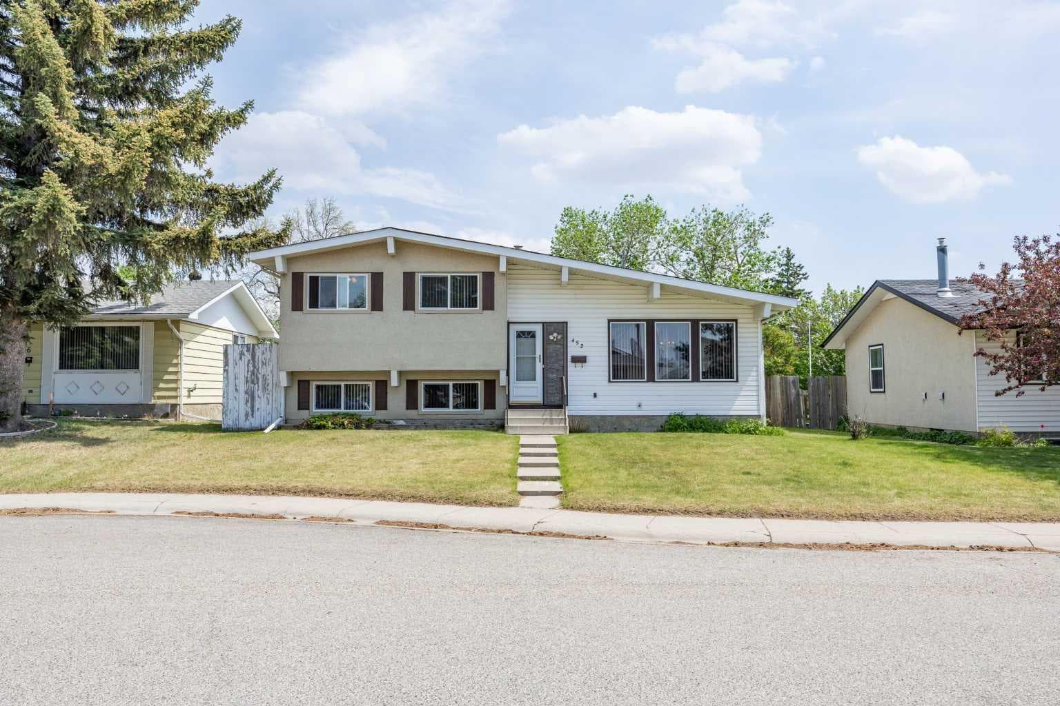452 Manora Way NE — photo 1