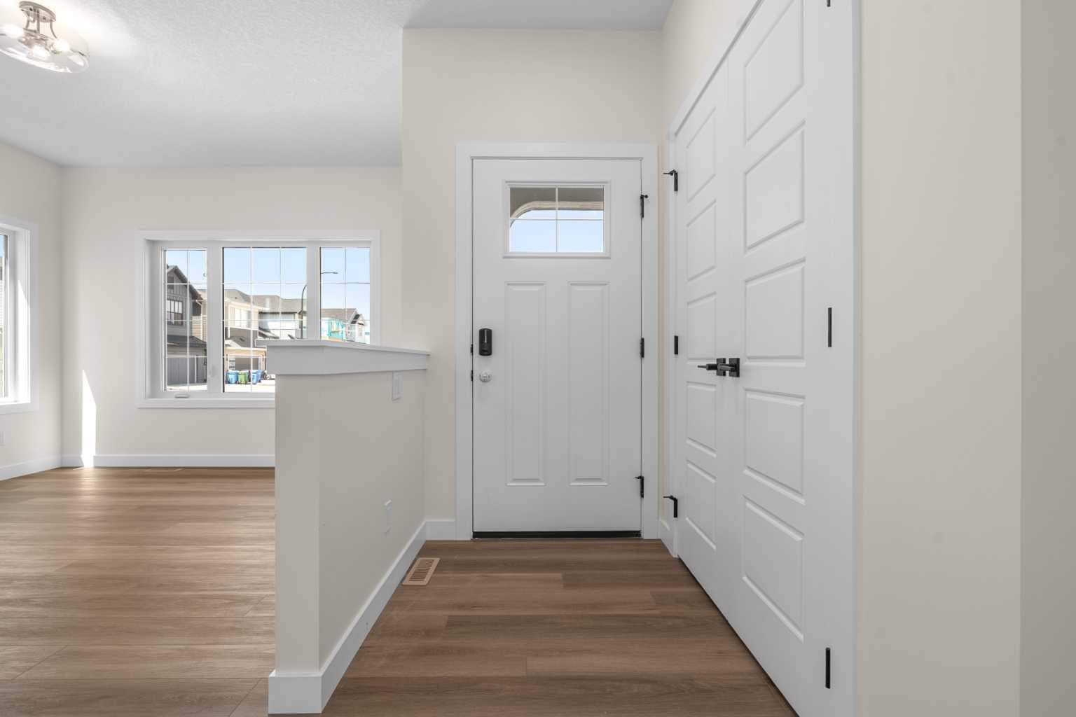 568 Buffaloberry Manor SE — photo 2