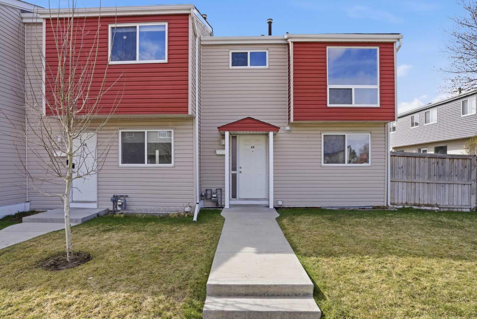 Row/Townhouse in Penbrooke Meadows