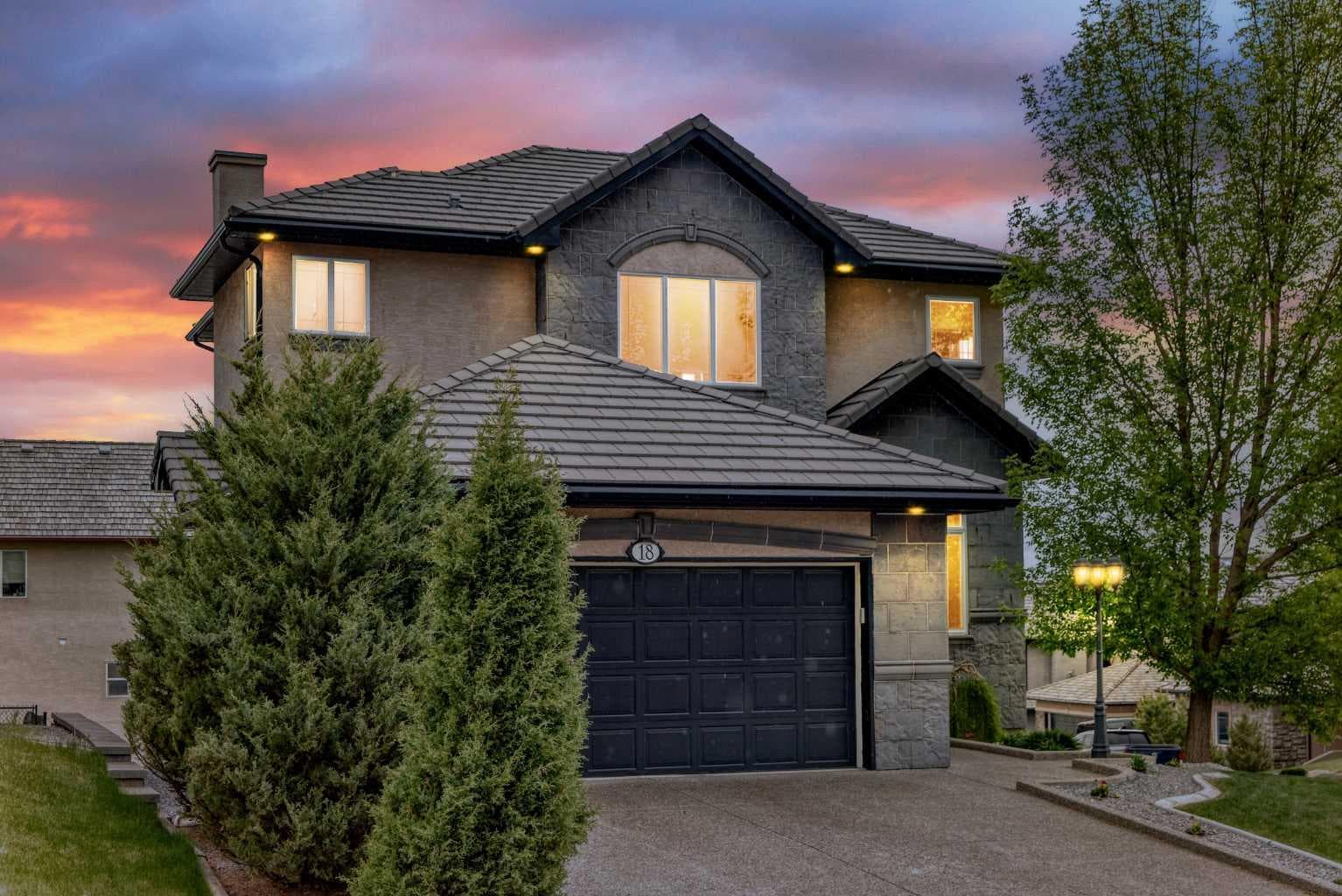18 Royal Ridge Link NW — photo 2
