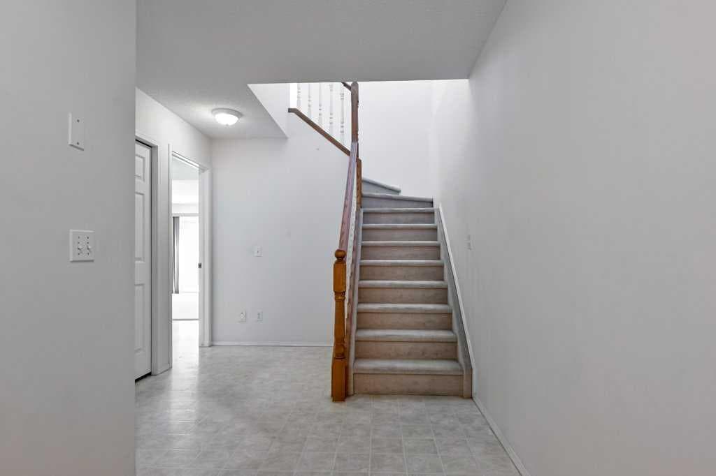 184 Valley Ridge Heights NW — photo 3