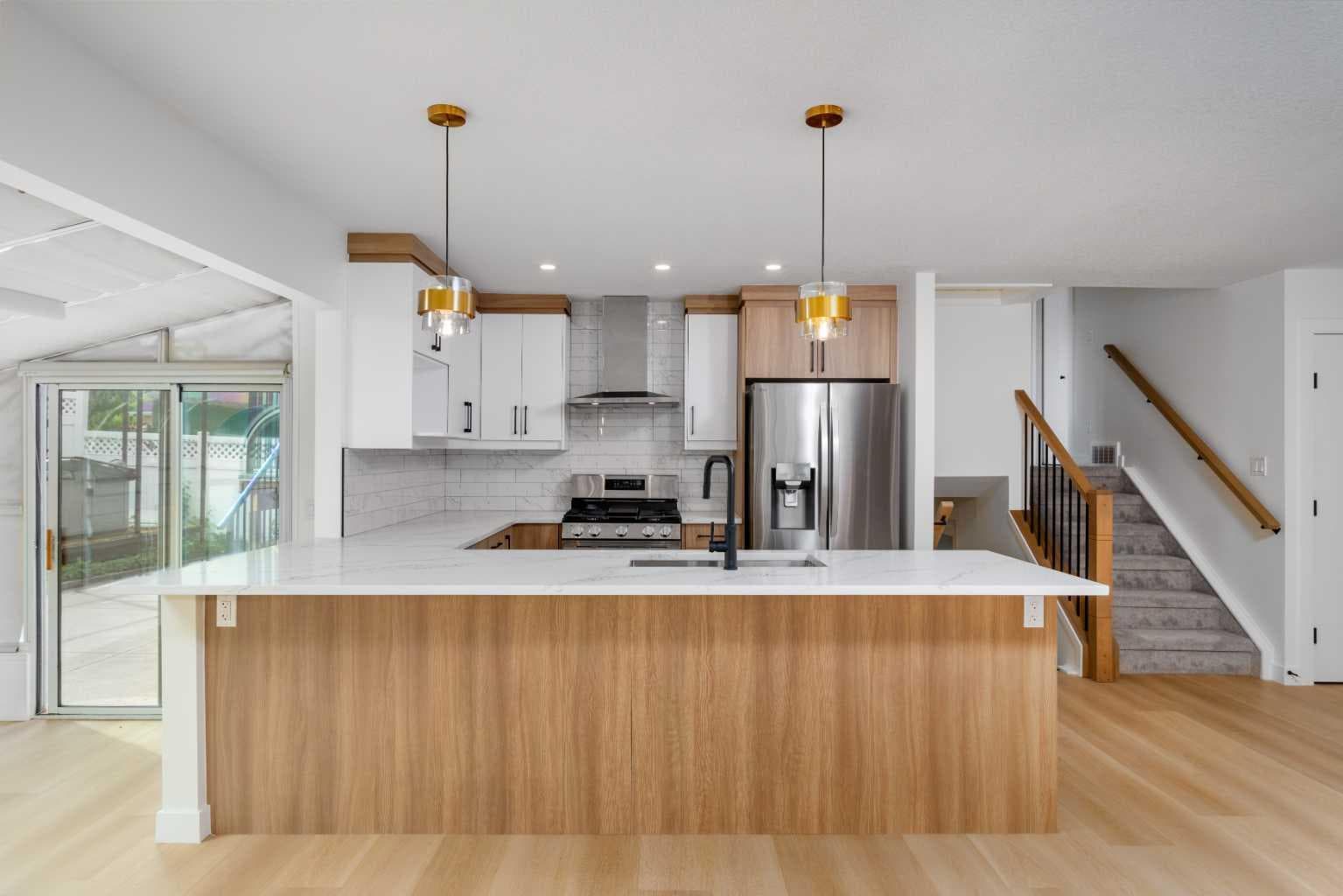 312 Queensland Road SE — photo 2