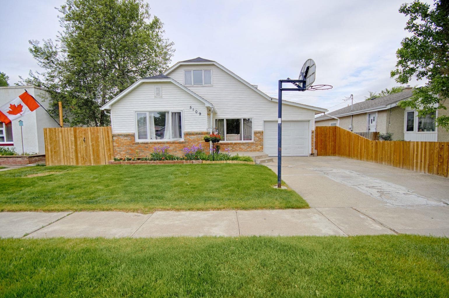 5109 44 ave — photo 1