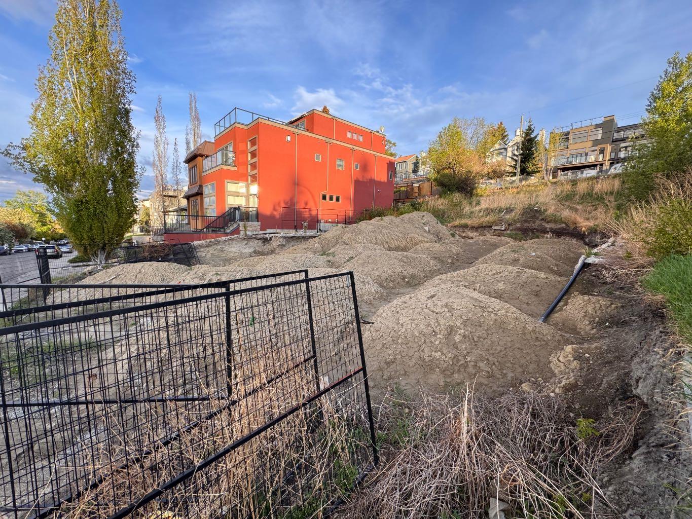 1933 28 Avenue SW — photo 5