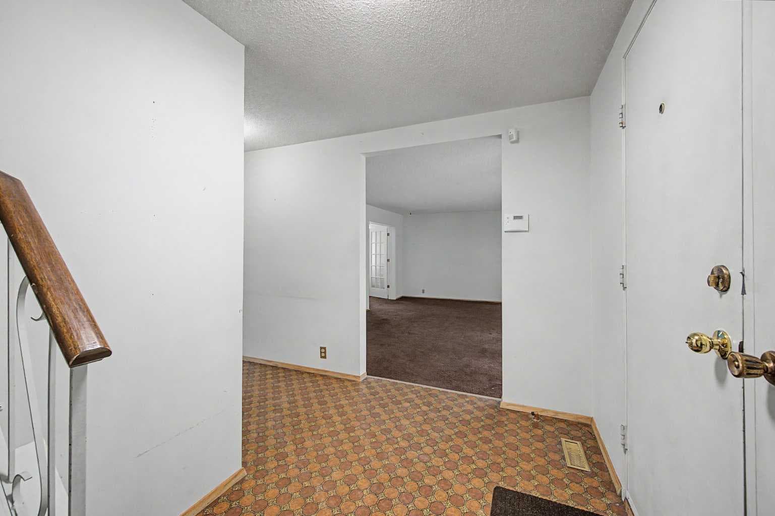 1032 Varsity Estates Drive NW — photo 4
