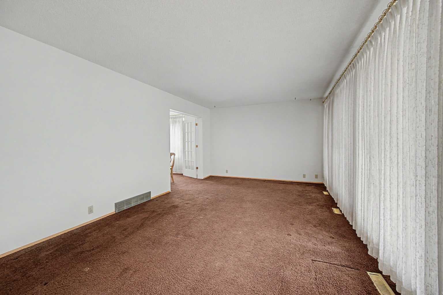 1032 Varsity Estates Drive NW — photo 5