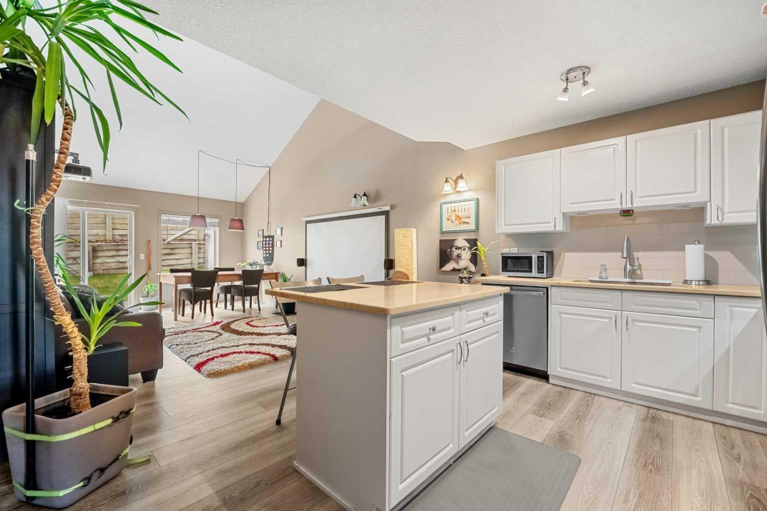 118 Somervale Point SW — photo 3