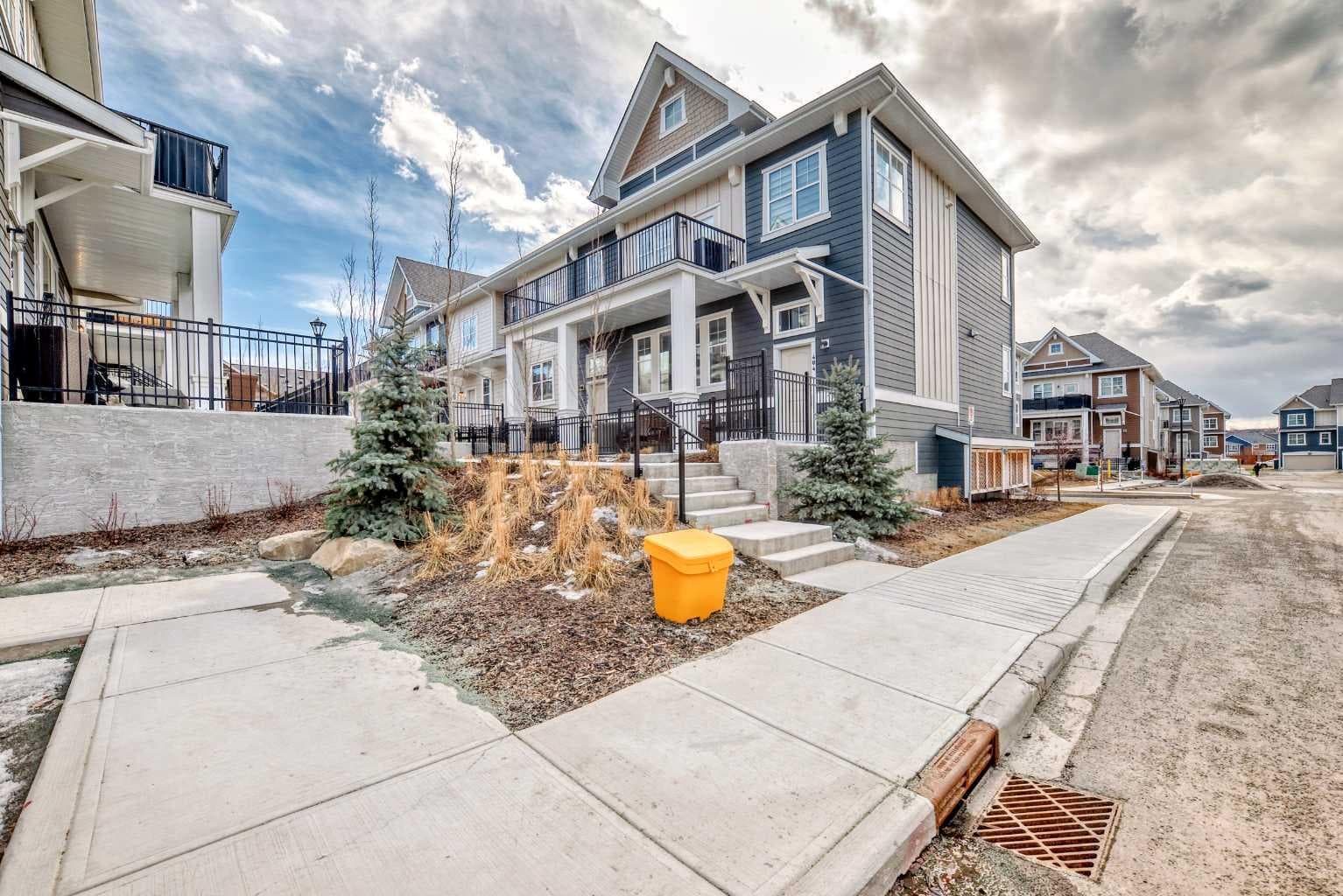 410 Cranbrook Walk SE — photo 2