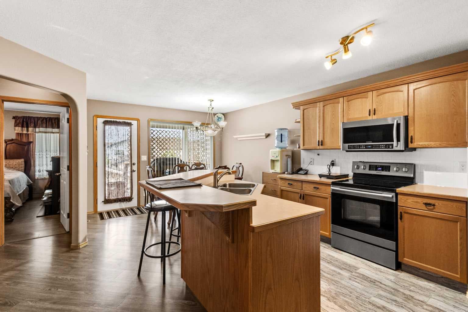131 Deschner Close — photo 5