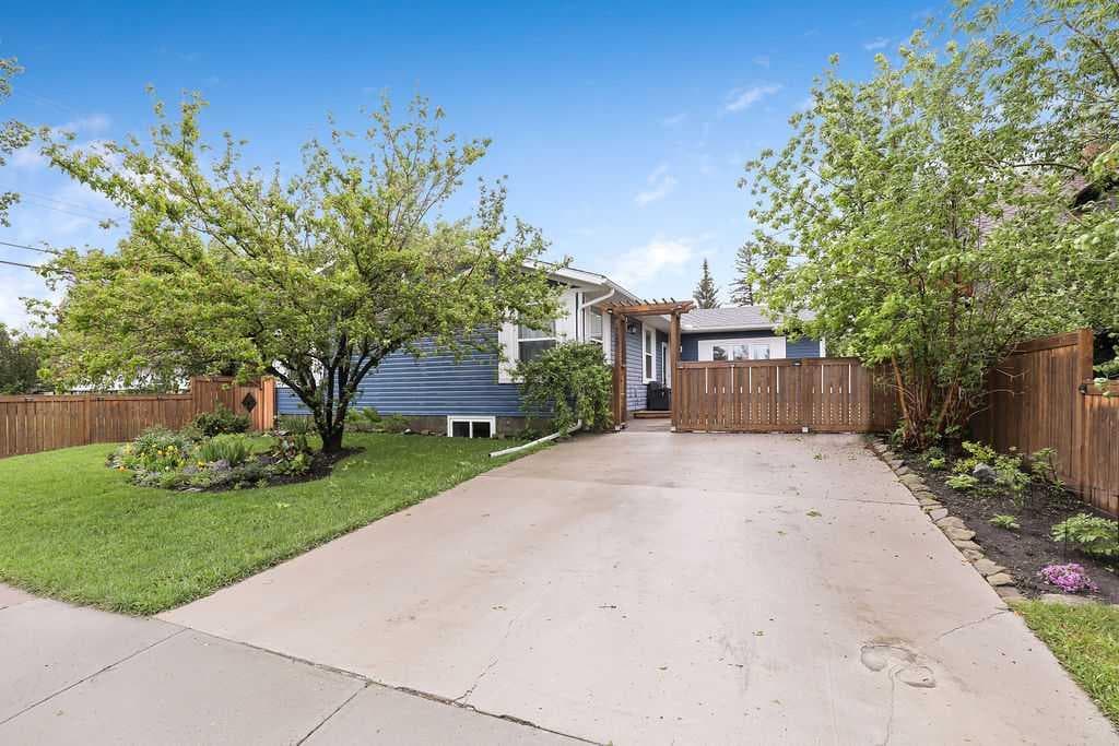 723 5 Avenue SW — photo 1