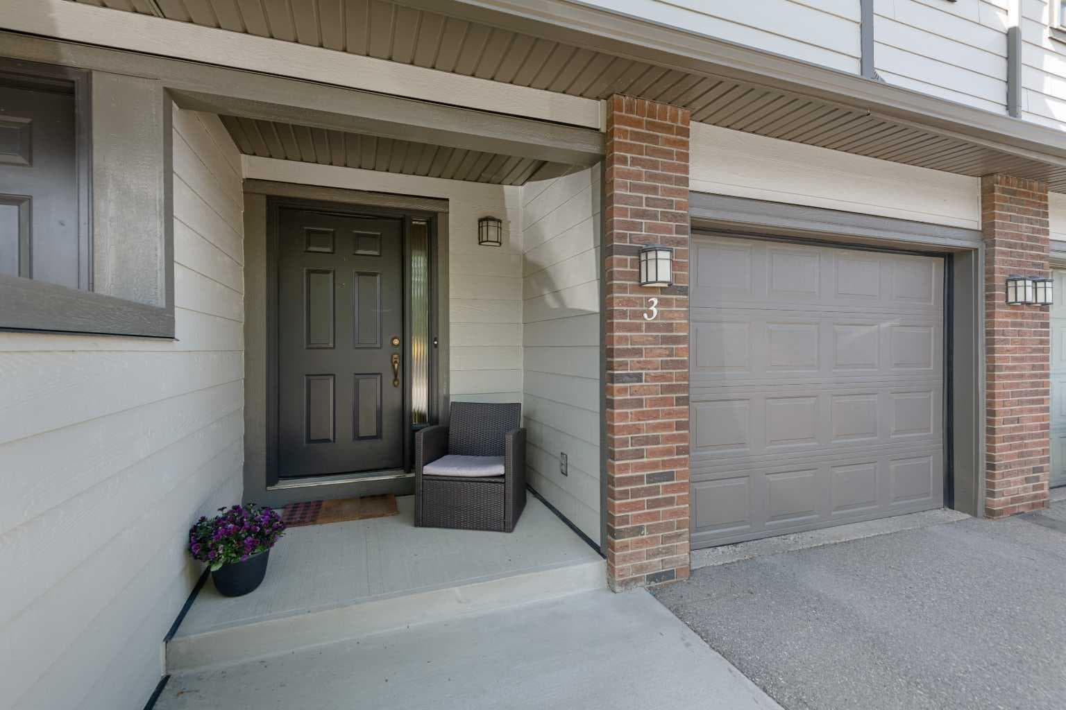 3, 185 Woodridge Drive SW — photo 2