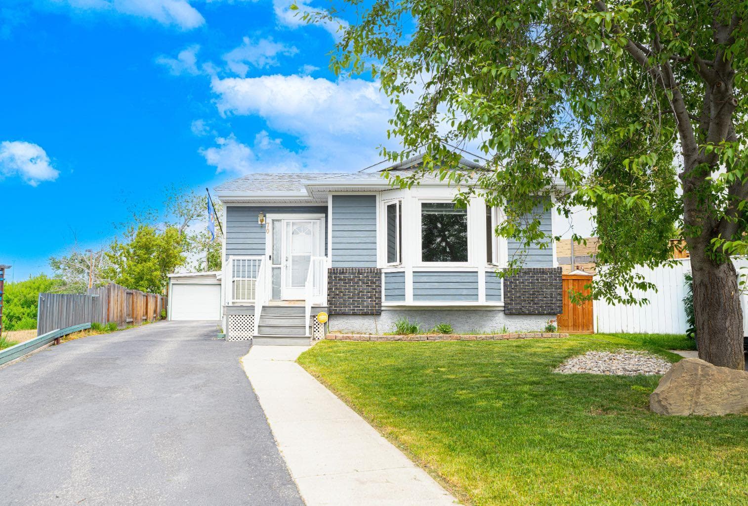 70 Elizabeth Way SE — photo 1