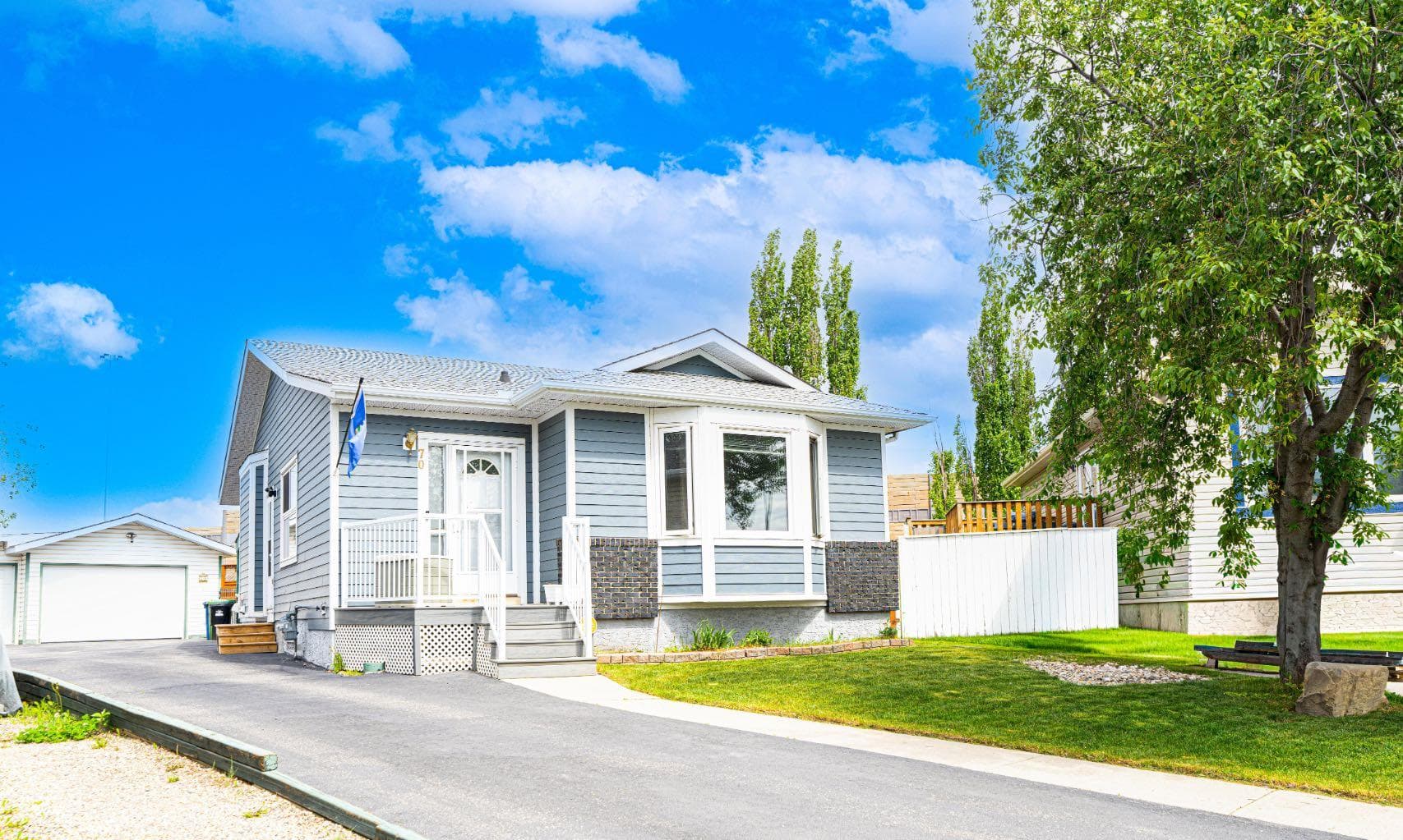 70 Elizabeth Way SE — photo 2