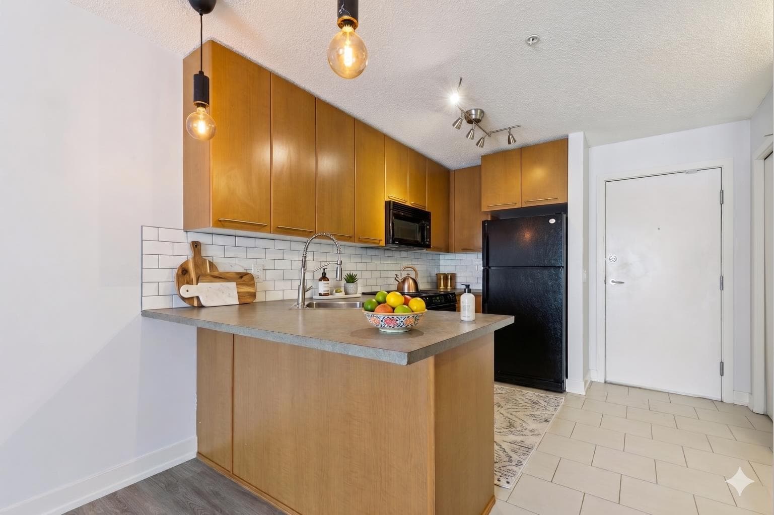 205, 35 Richard Court SW — photo 3