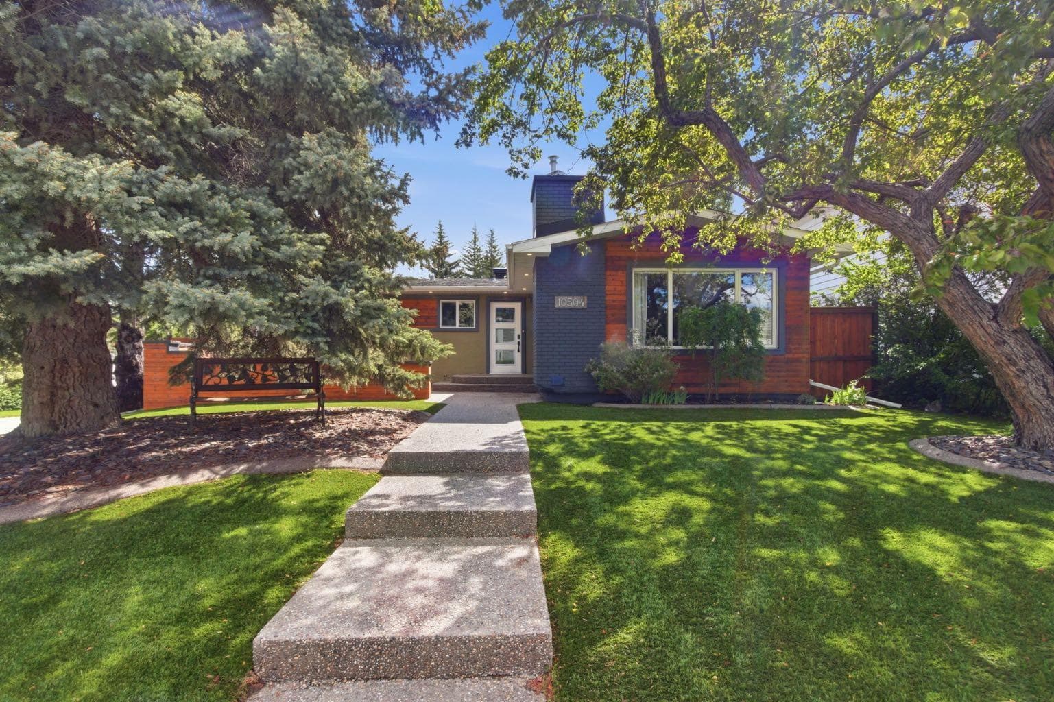 10504 Spadina Drive SW — photo 1