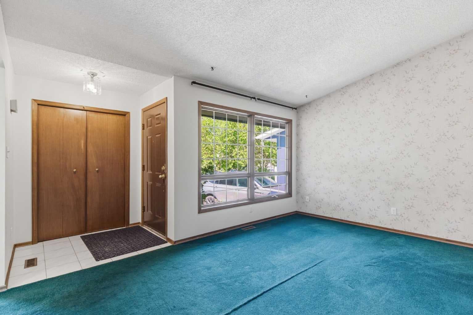 19 Templevale Way NE — photo 4
