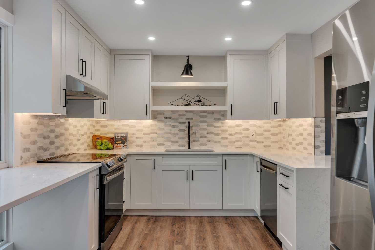 370 Brae Glen Crescent SW — photo 1