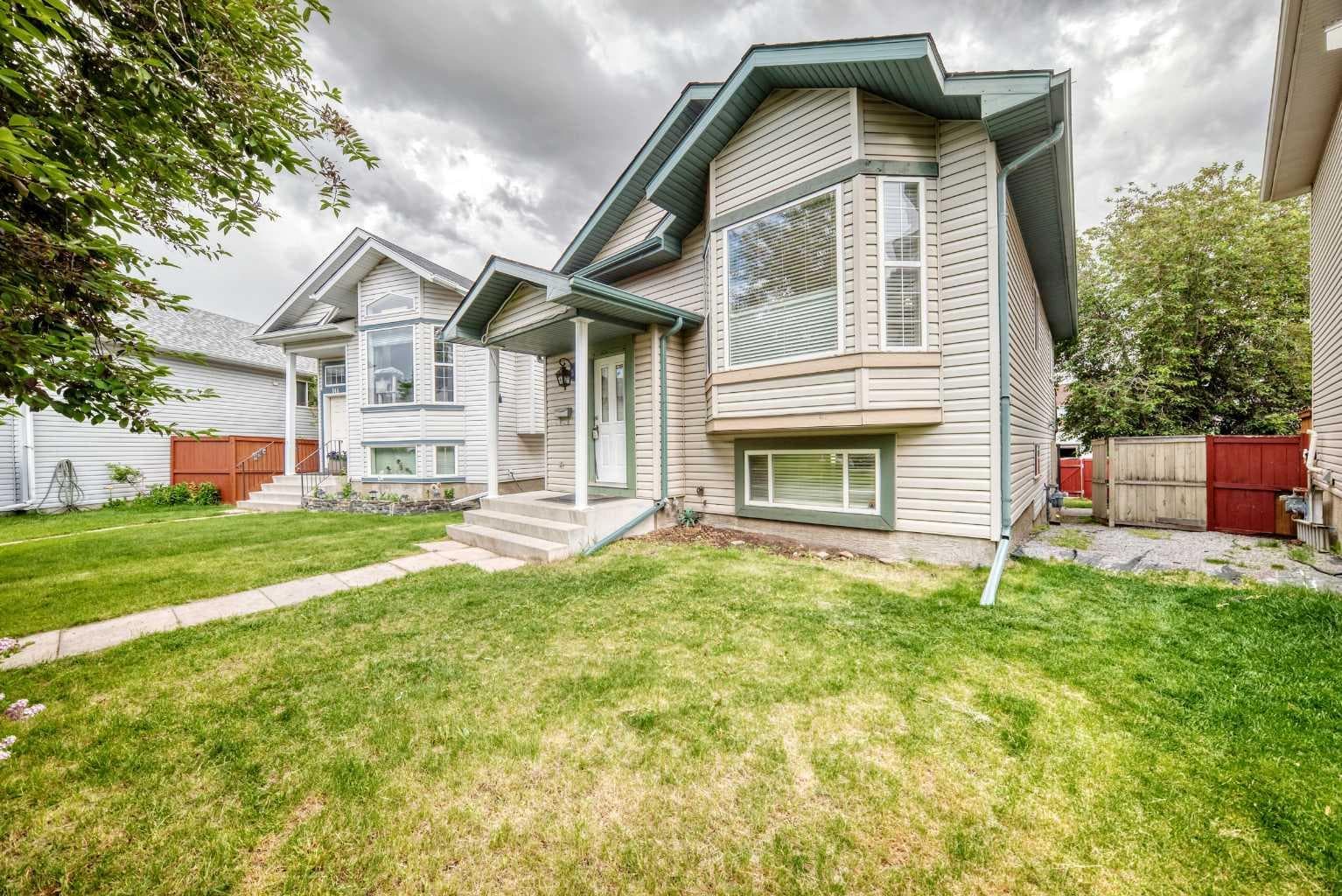 137 Erin Meadow Bay SE — photo 2