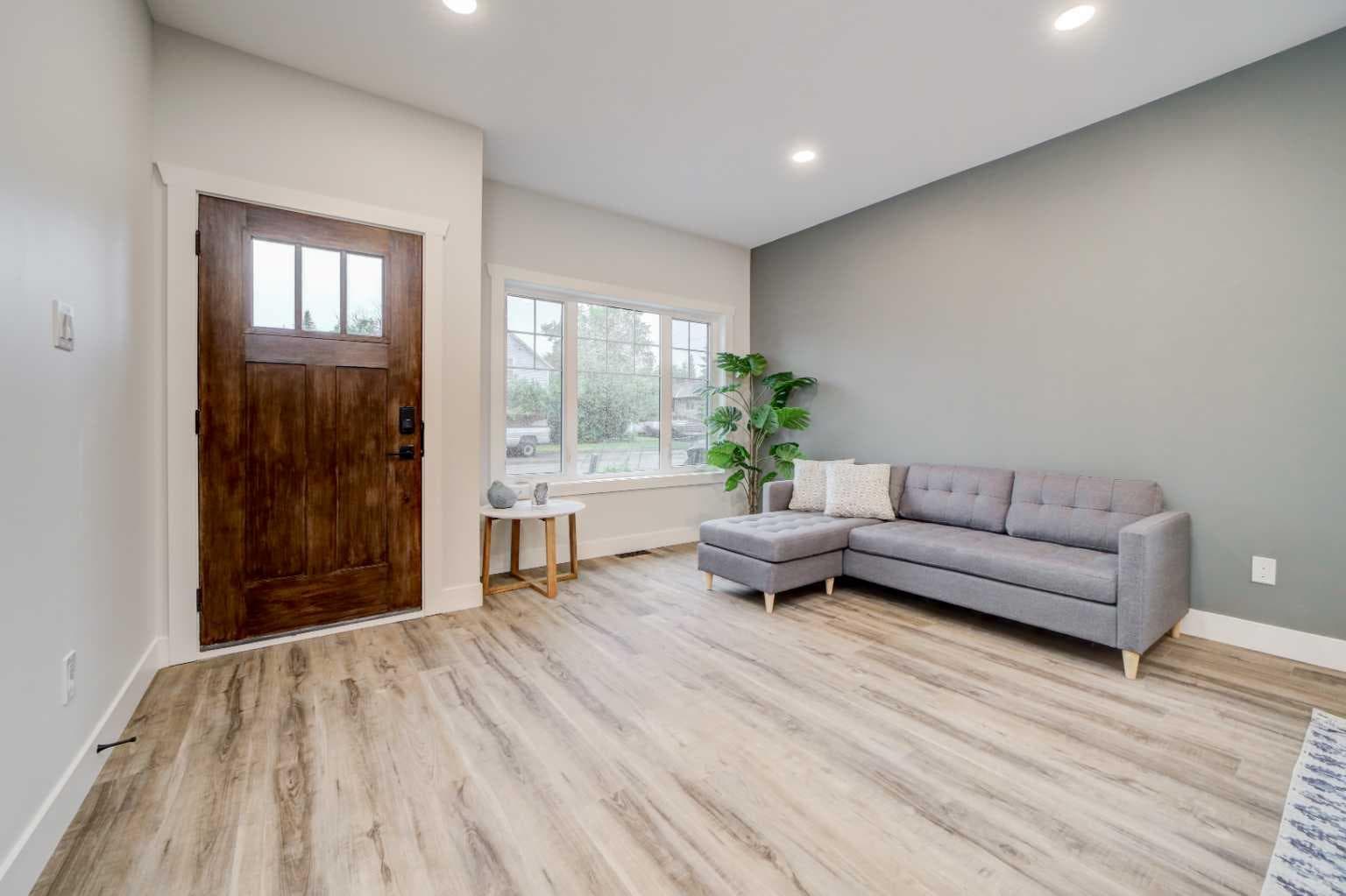 1179 James Avenue — photo 3