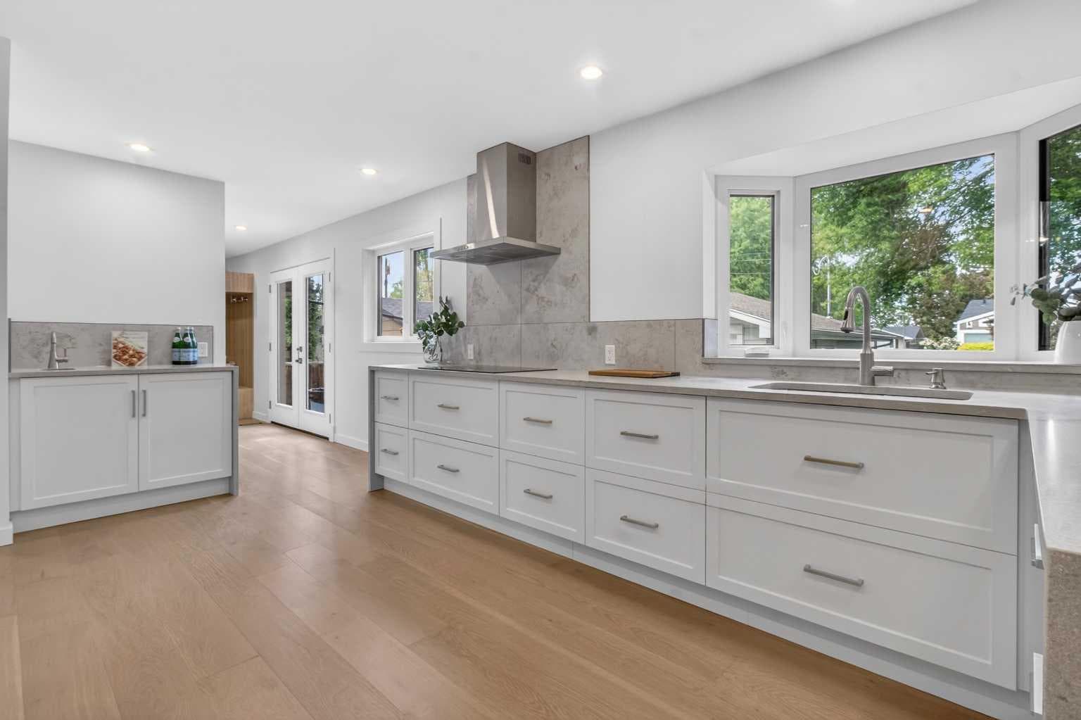 928 Maplecroft Road SE — photo 1