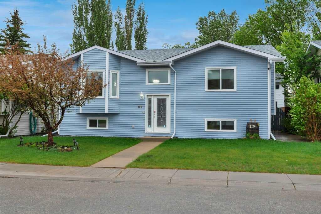 119 Strathaven Crescent — photo 1