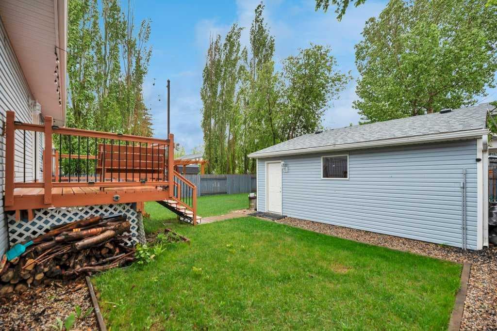 119 Strathaven Crescent — photo 2
