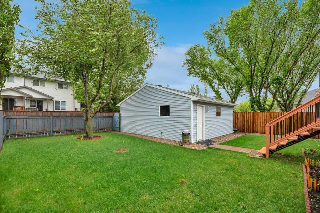 119 Strathaven Crescent — photo 4
