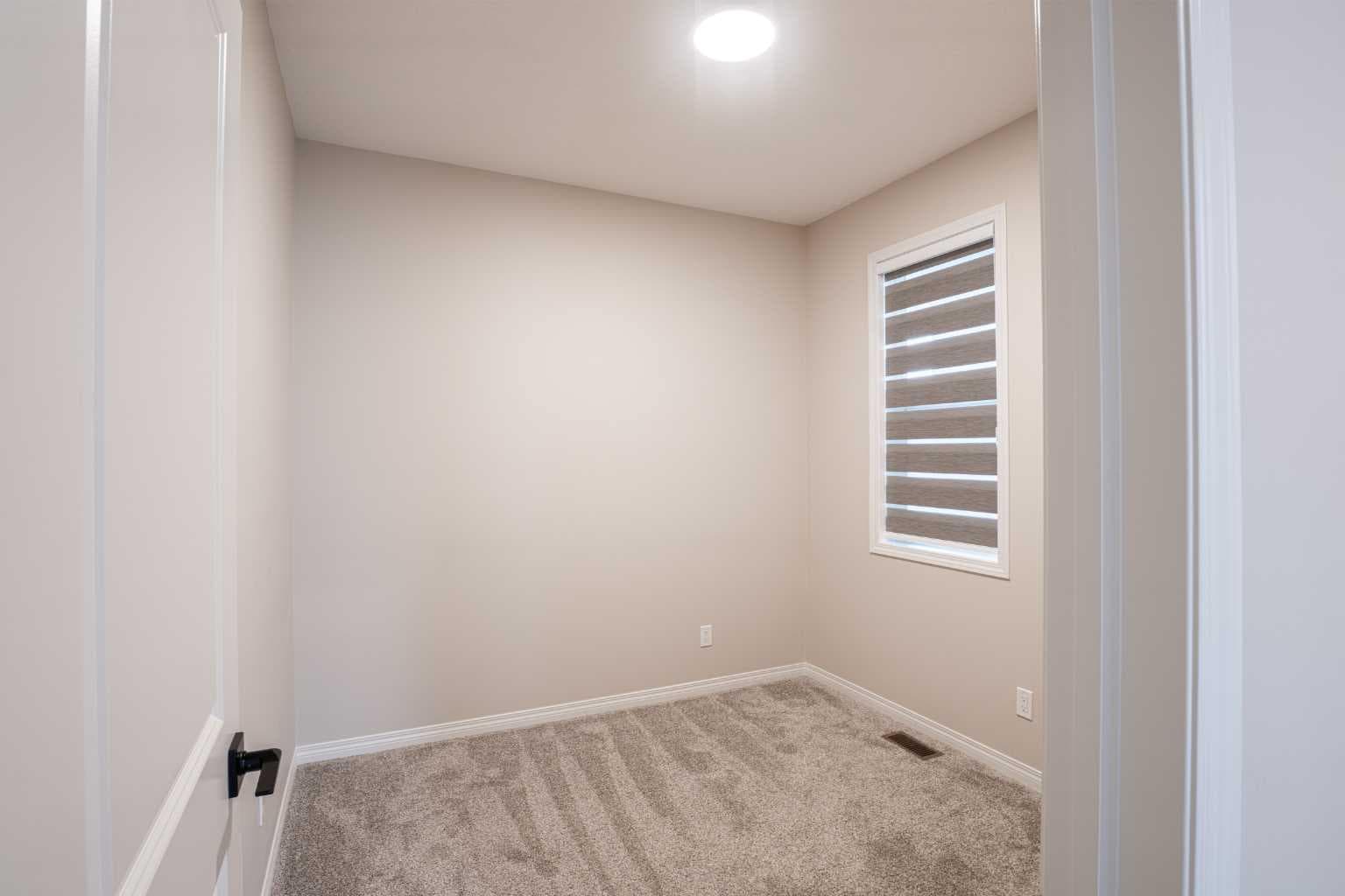 56 Corner Glen Green NE — photo 4