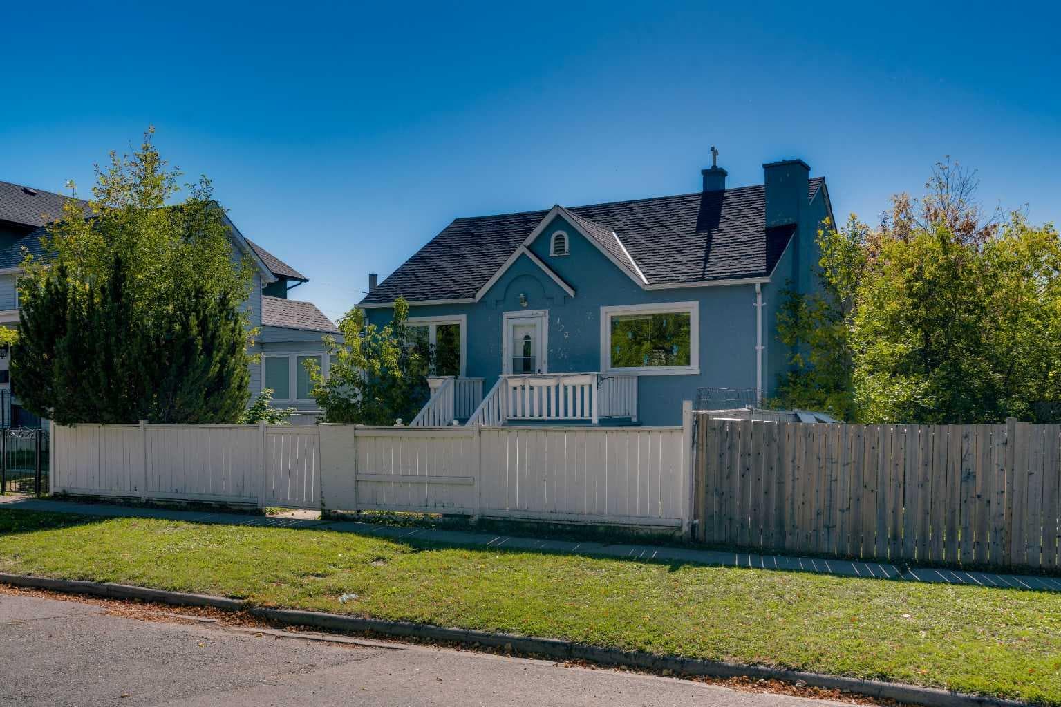 129 18 Avenue NW — photo 4