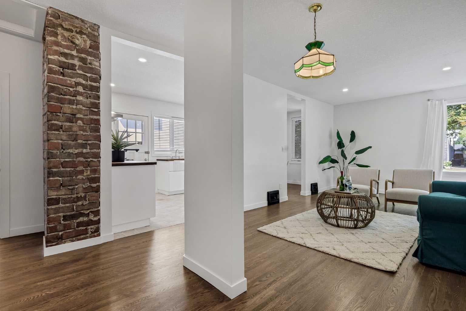 245 21 Avenue NW — photo 3